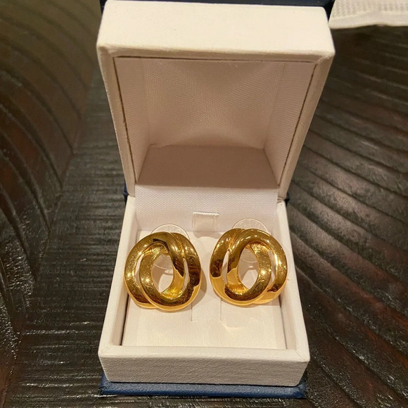 Vintage Jewelry - Vintage earrings 👂💛